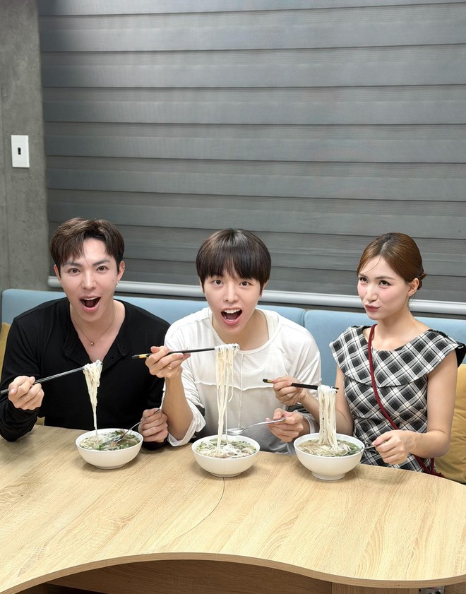 Hoà Minzy lại "quậy tung" MXH sau lời nhắc Hương Giang "về ăn phở ngay"- Ảnh 4.