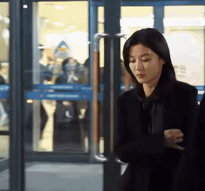 Cả showbiz đến viếng "ông nội quốc dân": Choi Ji Woo khóc xé lòng, Song Seung Hun - Kim Yoo Jung thất thần- Ảnh 4. Cả showbiz đến viếng "ông nội quốc dân": Choi Ji Woo khóc xé lòng, Song Seung Hun - Kim Yoo Jung thất thần- Ảnh 4.