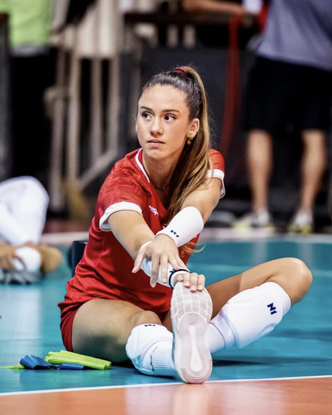 Nữ thần bóng chuyền thoát chết thần kì sau khi bị bắn trúng trong một vụ cướp- Ảnh 4.