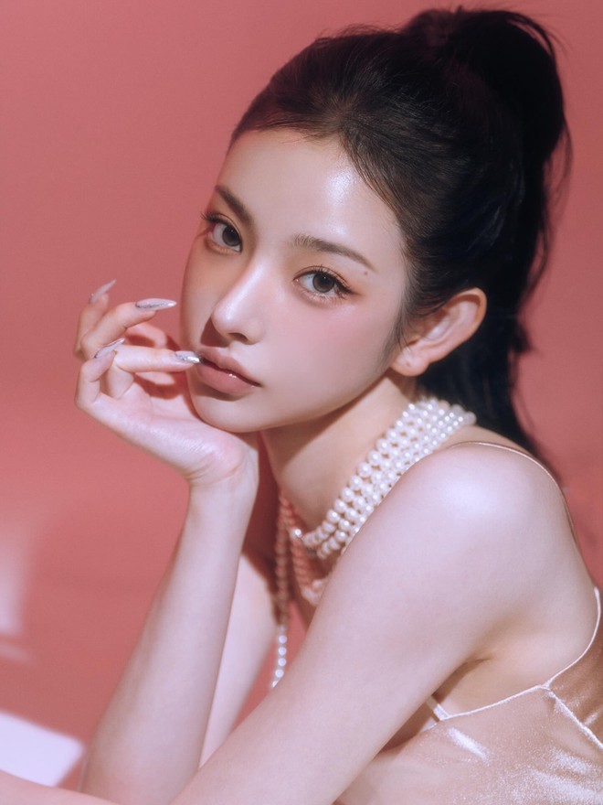 Một hot girl mạng lộ video mặt thật, netizen khuyên dừng ngay việc chỉnh sửa- Ảnh 7. Một hot girl mạng lộ video mặt thật, netizen khuyên dừng ngay việc chỉnh sửa- Ảnh 7.