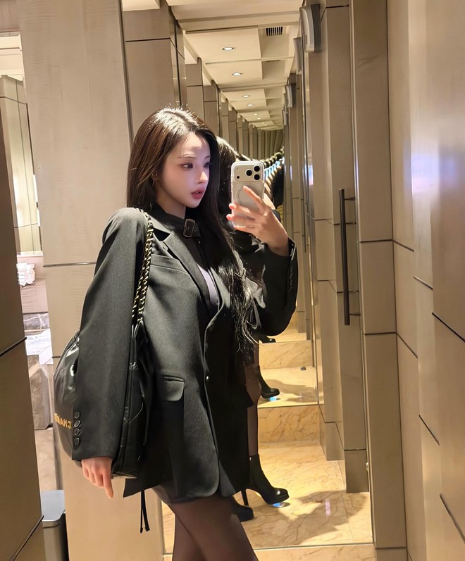 Một hot girl mạng lộ video mặt thật, netizen khuyên dừng ngay việc chỉnh sửa- Ảnh 15. Một hot girl mạng lộ video mặt thật, netizen khuyên dừng ngay việc chỉnh sửa- Ảnh 15.