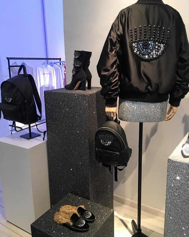 Chiara Ferragni - thần tượng Instagram ngã ngựa: Ăn chặn hơn 60 tỷ tiền từ thiện, chồng ngoại tình suốt 7 năm kết hôn- Ảnh 6. Chiara Ferragni - thần tượng Instagram ngã ngựa: Ăn chặn hơn 60 tỷ tiền từ thiện, chồng ngoại tình suốt 7 năm kết hôn- Ảnh 6.