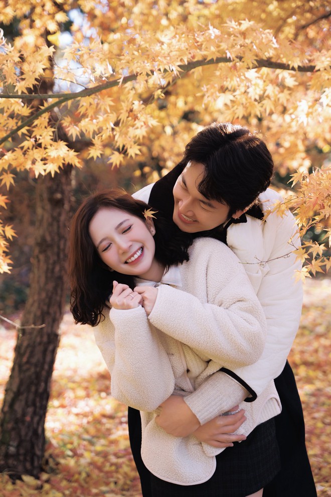 Quá mê đôi vợ chồng đẹp nhất vũ trụ VFC: Visual "tuyệt đối điện ảnh", chemistry nhìn là yêu luôn!- Ảnh 5. Quá mê đôi vợ chồng đẹp nhất vũ trụ VFC: Visual "tuyệt đối điện ảnh", chemistry nhìn là yêu luôn!- Ảnh 5.