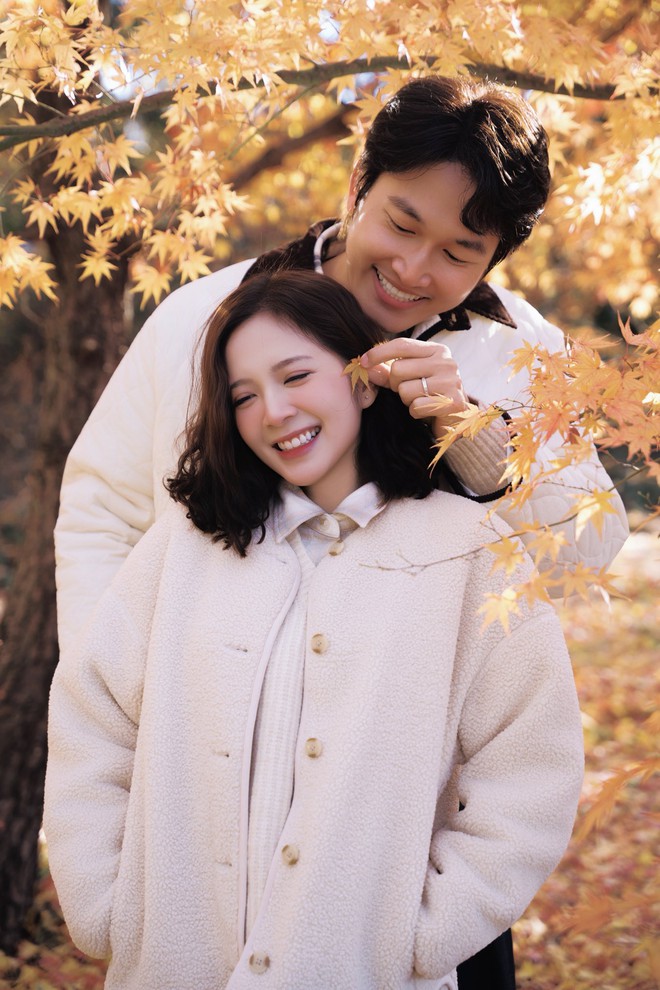 Quá mê đôi vợ chồng đẹp nhất vũ trụ VFC: Visual "tuyệt đối điện ảnh", chemistry nhìn là yêu luôn!- Ảnh 4. Quá mê đôi vợ chồng đẹp nhất vũ trụ VFC: Visual "tuyệt đối điện ảnh", chemistry nhìn là yêu luôn!- Ảnh 4.