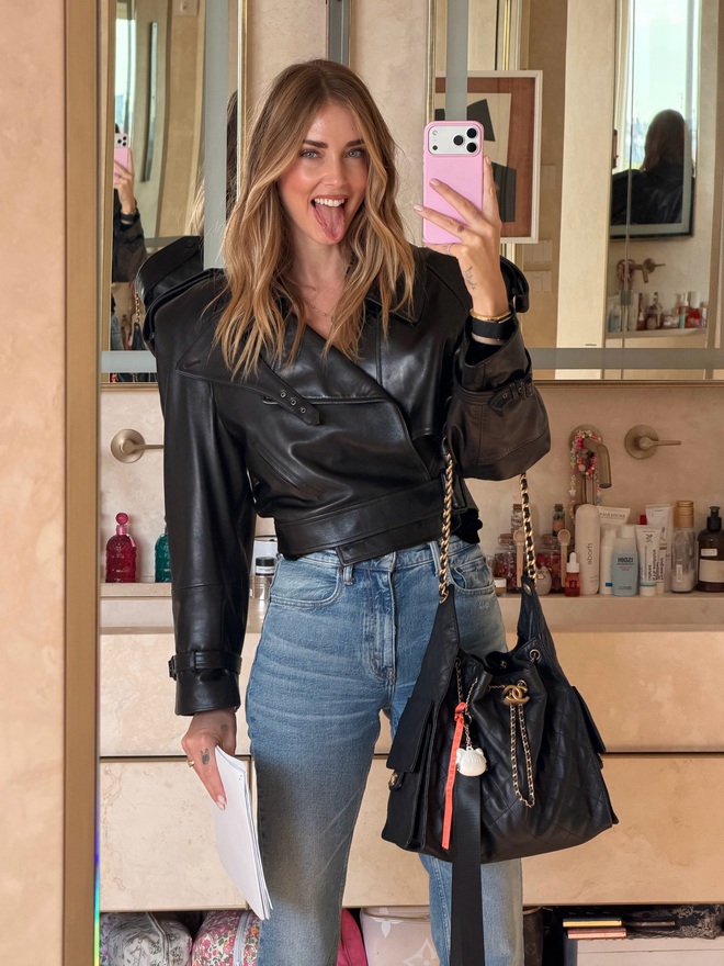 Vẻ mặt nhởn nhơ đến lạnh người của ngôi sao sắp đi tù vì ăn chặn tiền từ thiện- Ảnh 5. Vẻ mặt nhởn nhơ đến lạnh người của ngôi sao sắp đi tù vì ăn chặn tiền từ thiện- Ảnh 5.