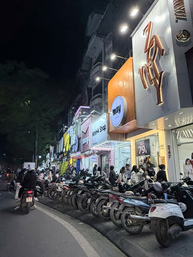 Tình hình BLACK FRIDAY năm nay: Quần áo rẻ đậm sâu, chất lượng gây tò mò- Ảnh 9. Tình hình BLACK FRIDAY năm nay: Quần áo rẻ đậm sâu, chất lượng gây tò mò- Ảnh 9.