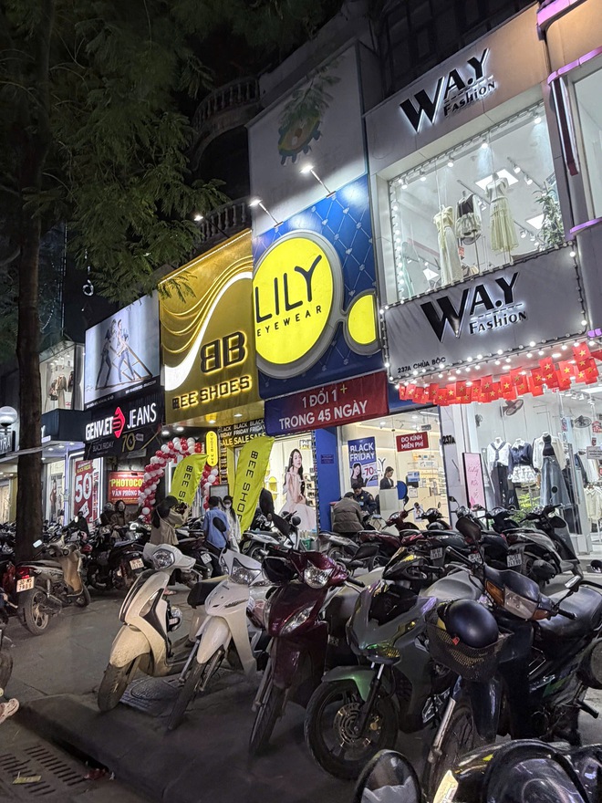 Tình hình BLACK FRIDAY năm nay: Quần áo rẻ đậm sâu, chất lượng gây tò mò- Ảnh 8. Tình hình BLACK FRIDAY năm nay: Quần áo rẻ đậm sâu, chất lượng gây tò mò- Ảnh 8.