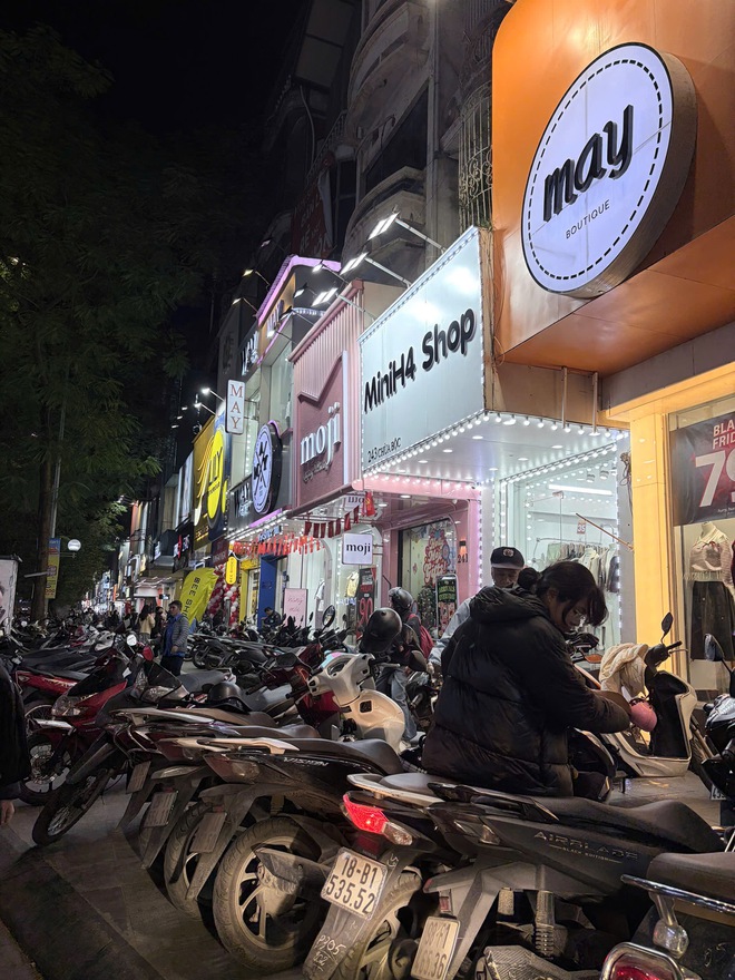 Tình hình BLACK FRIDAY năm nay: Quần áo rẻ đậm sâu, chất lượng gây tò mò- Ảnh 10. Tình hình BLACK FRIDAY năm nay: Quần áo rẻ đậm sâu, chất lượng gây tò mò- Ảnh 10.