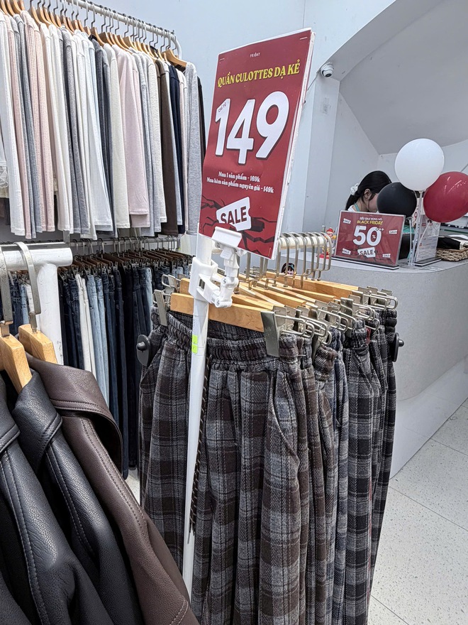 Tình hình BLACK FRIDAY năm nay: Quần áo rẻ đậm sâu, chất lượng gây tò mò- Ảnh 23. Tình hình BLACK FRIDAY năm nay: Quần áo rẻ đậm sâu, chất lượng gây tò mò- Ảnh 23.