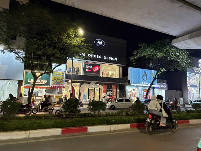 Tình hình BLACK FRIDAY năm nay: Quần áo rẻ đậm sâu, chất lượng gây tò mò- Ảnh 14. Tình hình BLACK FRIDAY năm nay: Quần áo rẻ đậm sâu, chất lượng gây tò mò- Ảnh 14.