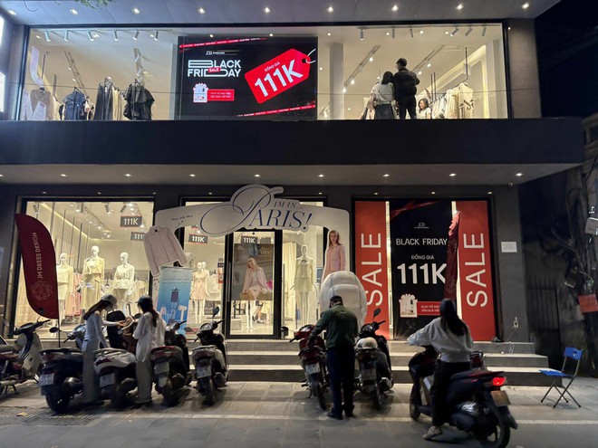 Tình hình BLACK FRIDAY năm nay: Quần áo rẻ đậm sâu, chất lượng gây tò mò- Ảnh 13. Tình hình BLACK FRIDAY năm nay: Quần áo rẻ đậm sâu, chất lượng gây tò mò- Ảnh 13.