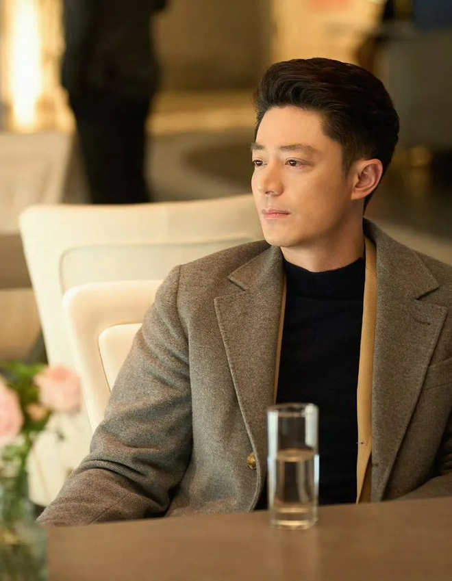 Ảnh thời trẻ của mỹ nam “mặt lạnh cơ địa”, U50 vẫn tiết kiệm nụ cười nhưng visual được ví như "siêu xe"- Ảnh 3. Ảnh thời trẻ của mỹ nam “mặt lạnh cơ địa”, U50 vẫn tiết kiệm nụ cười nhưng visual được ví như "siêu xe"- Ảnh 3.