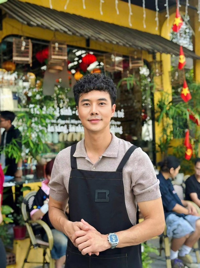 Nam thần phim giờ vàng bỏ tóc xoăn, từ "con bác Bơ" thành Song Joong Ki ngay được- Ảnh 7. Nam thần phim giờ vàng bỏ tóc xoăn, từ "con bác Bơ" thành Song Joong Ki ngay được- Ảnh 7.