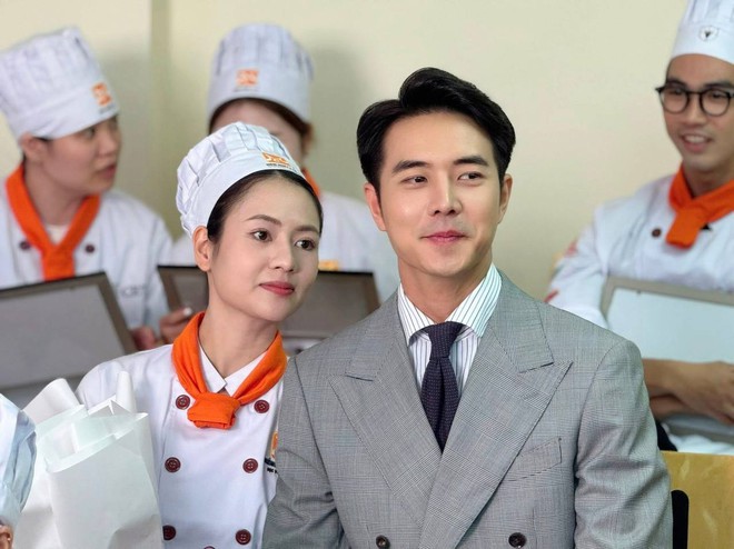 Nam thần phim giờ vàng bỏ tóc xoăn, từ "con bác Bơ" thành Song Joong Ki ngay được- Ảnh 4. Nam thần phim giờ vàng bỏ tóc xoăn, từ "con bác Bơ" thành Song Joong Ki ngay được- Ảnh 4.