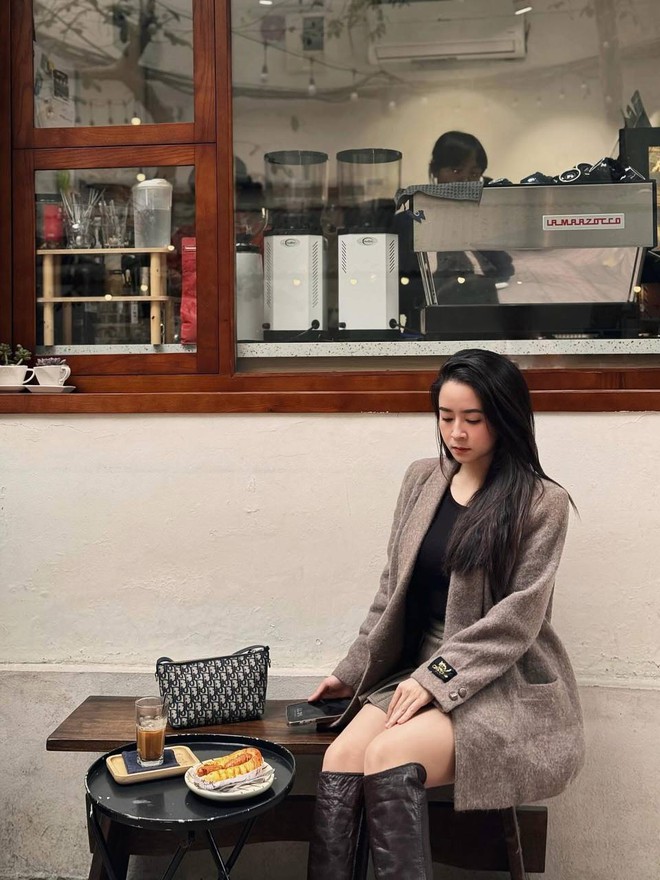 Nhan sắc của nữ diễn viên U40 khiến Huyền Lizzie dè chừng- Ảnh 15. Nhan sắc của nữ diễn viên U40 khiến Huyền Lizzie dè chừng- Ảnh 15.