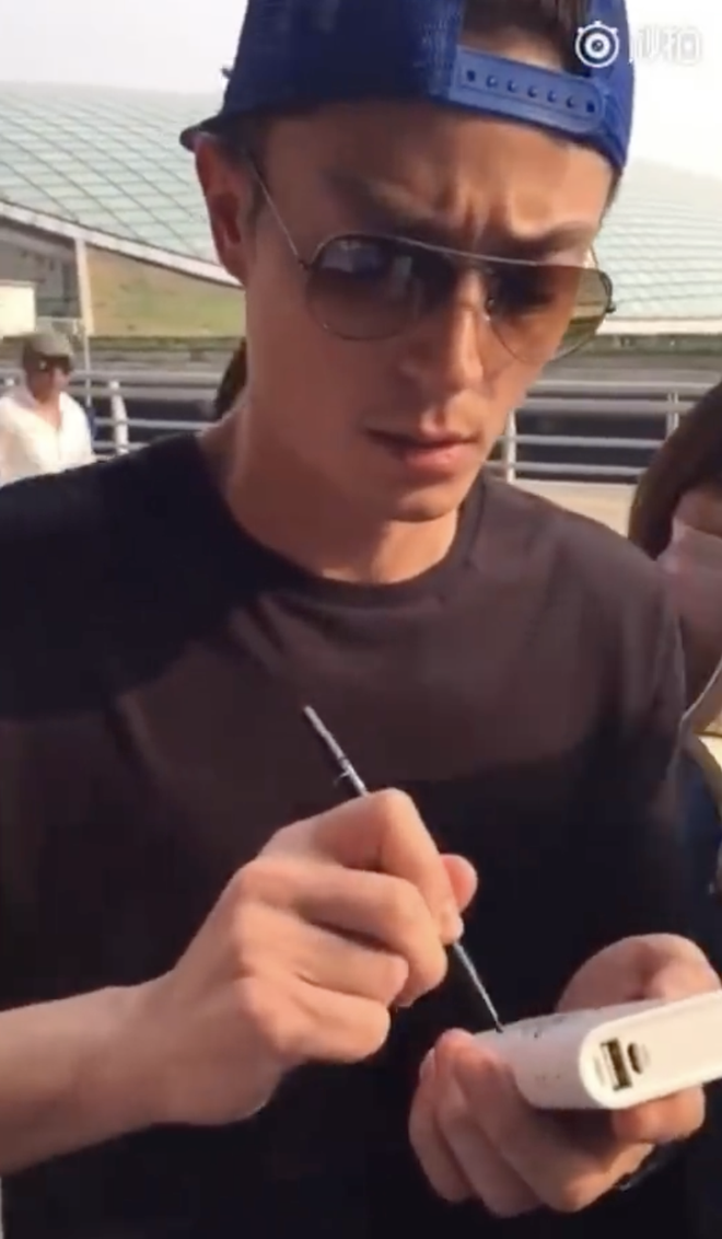 Ảnh thời trẻ của mỹ nam “mặt lạnh cơ địa”, U50 vẫn tiết kiệm nụ cười nhưng visual được ví như "siêu xe"- Ảnh 1. Ảnh thời trẻ của mỹ nam “mặt lạnh cơ địa”, U50 vẫn tiết kiệm nụ cười nhưng visual được ví như "siêu xe"- Ảnh 1.