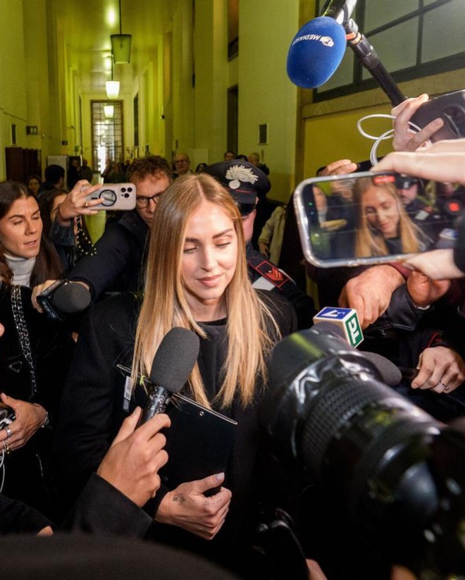 Vẻ mặt nhởn nhơ đến lạnh người của ngôi sao sắp đi tù vì ăn chặn tiền từ thiện- Ảnh 2. Vẻ mặt nhởn nhơ đến lạnh người của ngôi sao sắp đi tù vì ăn chặn tiền từ thiện- Ảnh 2.