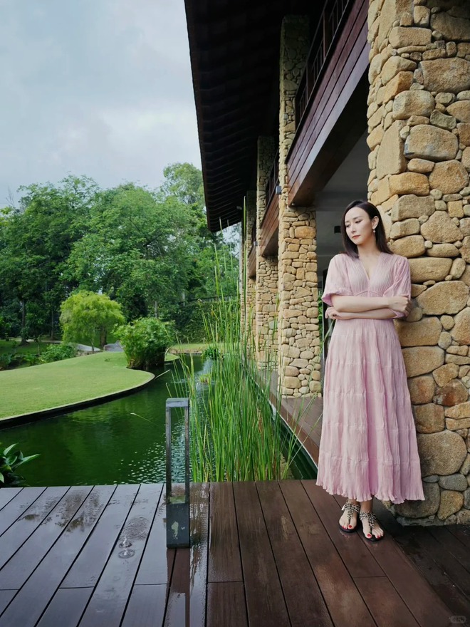 Biệt thự như resort của Hồ Tịnh: Nhà trong mơ giữa rừng nhiệt đới, chồng giàu lại chiều vợ hết mức- Ảnh 2. Biệt thự như resort của Hồ Tịnh: Nhà trong mơ giữa rừng nhiệt đới, chồng giàu lại chiều vợ hết mức- Ảnh 2.