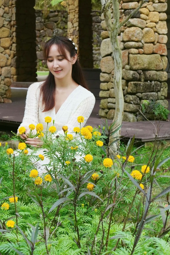 Biệt thự như resort của Hồ Tịnh: Nhà trong mơ giữa rừng nhiệt đới, chồng giàu lại chiều vợ hết mức- Ảnh 3. Biệt thự như resort của Hồ Tịnh: Nhà trong mơ giữa rừng nhiệt đới, chồng giàu lại chiều vợ hết mức- Ảnh 3.