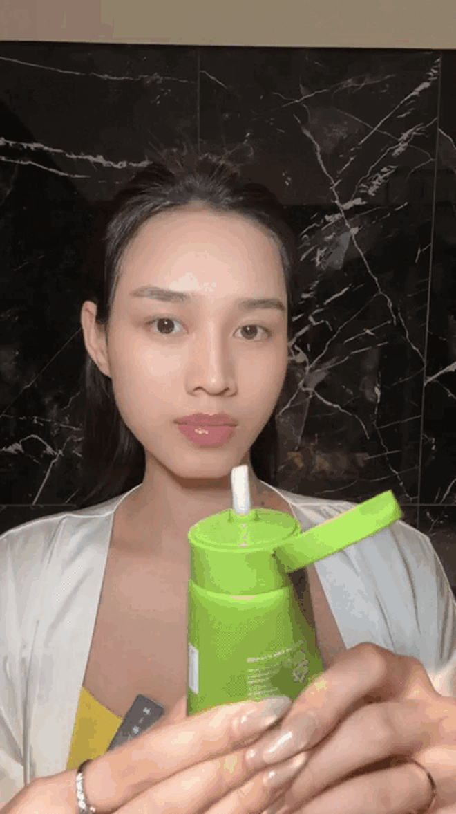 CLIP: Đỗ Hà skincare hút 2 triệu view, cõi mạng chú ý 1 thứ liên quan đến "chồng iu" Viết Vương- Ảnh 1.