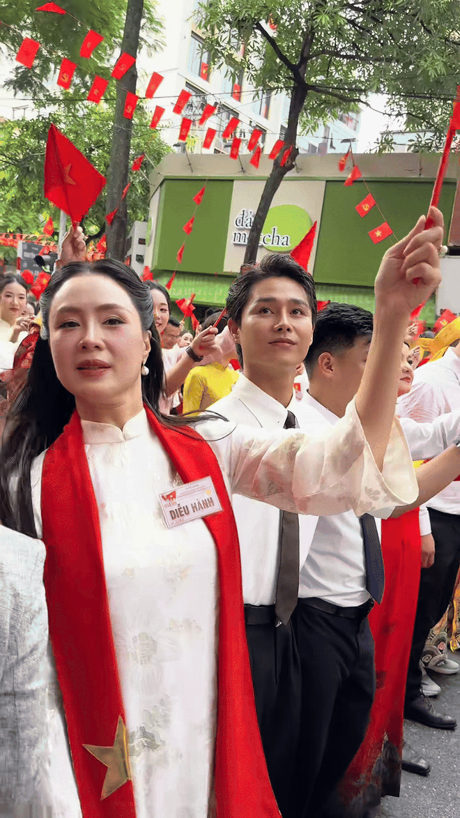 Hồng Diễm với Huyền Lizzie: Ai mới là người đẹp nhất VTV?- Ảnh 7.