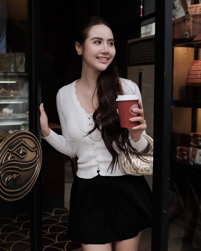 Hồng Diễm với Huyền Lizzie: Ai mới là người đẹp nhất VTV?- Ảnh 21.