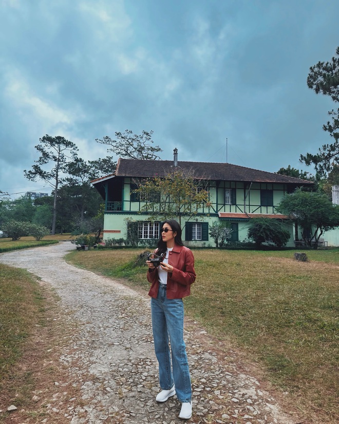 Chỉ cần sắm theo 4 kiểu áo khoác yêu thích của các mỹ nhân Việt, chị em sẽ mặc đẹp suốt mùa đông- Ảnh 6. Chỉ cần sắm theo 4 kiểu áo khoác yêu thích của các mỹ nhân Việt, chị em sẽ mặc đẹp suốt mùa đông- Ảnh 6.