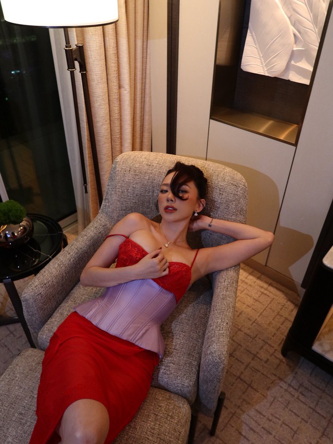 Khi Tóc Tiên... "sa ngã", dân tình cảm thấy quá khó thở!- Ảnh 3. Khi Tóc Tiên... "sa ngã", dân tình cảm thấy quá khó thở!- Ảnh 3.