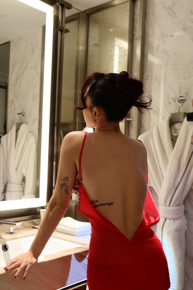 Khi Tóc Tiên... "sa ngã", dân tình cảm thấy quá khó thở!- Ảnh 8. Khi Tóc Tiên... "sa ngã", dân tình cảm thấy quá khó thở!- Ảnh 8.