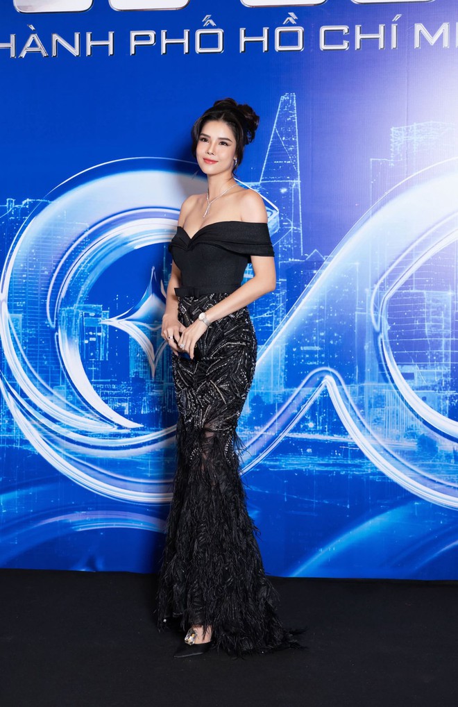 Kỳ Hân sexy trên thảm đỏ, lấy lại vẻ ngoài quyến rũ sau nửa năm gãy xương đùi vì chơi pickleball- Ảnh 3. Kỳ Hân sexy trên thảm đỏ, lấy lại vẻ ngoài quyến rũ sau nửa năm gãy xương đùi vì chơi pickleball- Ảnh 3.