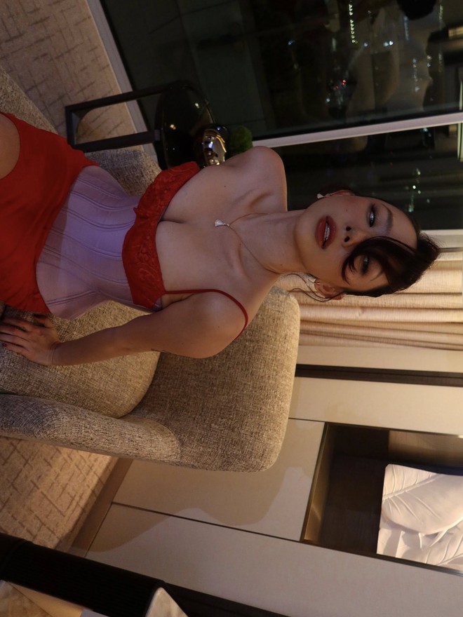 Khi Tóc Tiên... "sa ngã", dân tình cảm thấy quá khó thở!- Ảnh 5. Khi Tóc Tiên... "sa ngã", dân tình cảm thấy quá khó thở!- Ảnh 5.