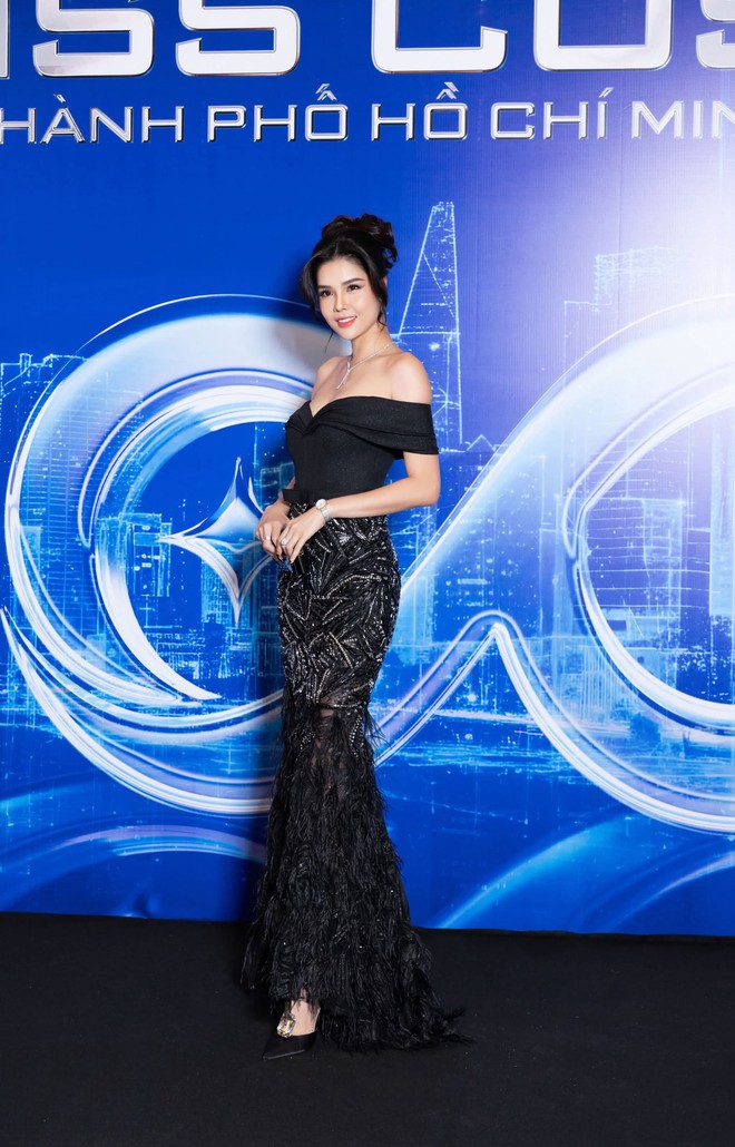 Kỳ Hân sexy trên thảm đỏ, lấy lại vẻ ngoài quyến rũ sau nửa năm gãy xương đùi vì chơi pickleball- Ảnh 4. Kỳ Hân sexy trên thảm đỏ, lấy lại vẻ ngoài quyến rũ sau nửa năm gãy xương đùi vì chơi pickleball- Ảnh 4.