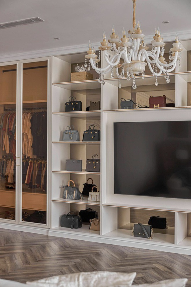 Phi vụ ngốn 10 tỷ của Hoa hậu Hương Giang- Ảnh 15. Phi vụ ngốn 10 tỷ của Hoa hậu Hương Giang- Ảnh 15.