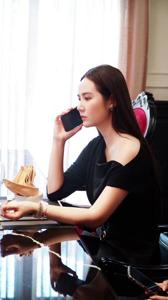 Hồng Diễm với Huyền Lizzie: Ai mới là người đẹp nhất VTV?- Ảnh 13.