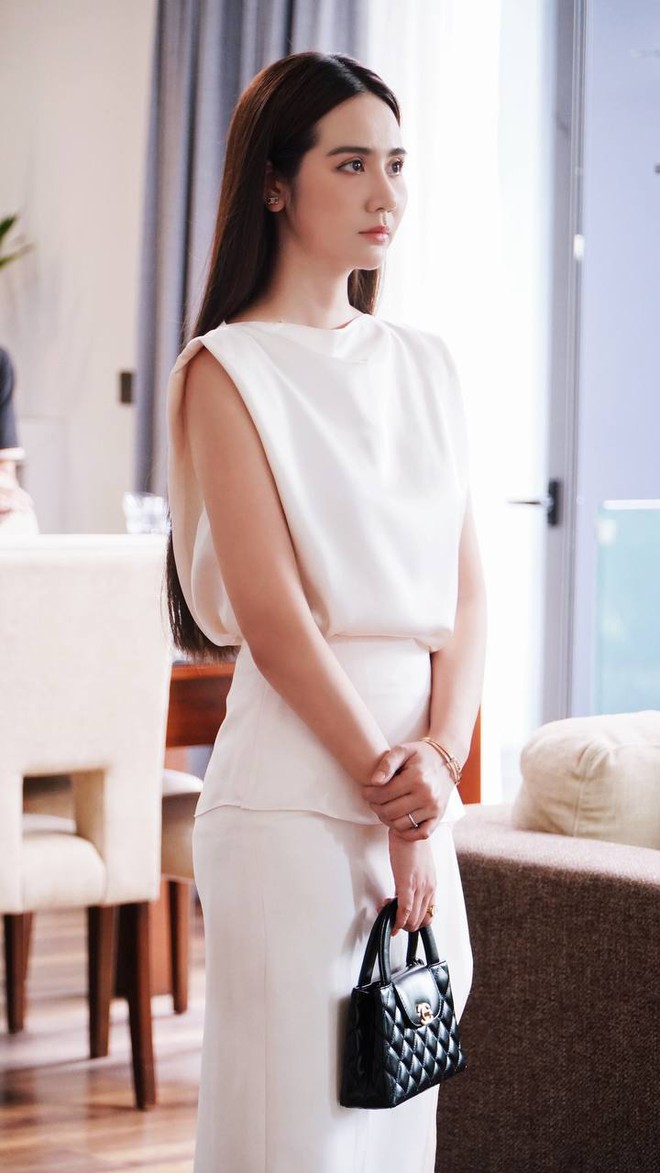 Hồng Diễm với Huyền Lizzie: Ai mới là người đẹp nhất VTV?- Ảnh 12.