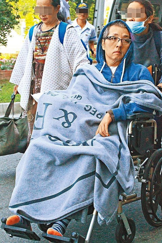 Ca sĩ N. thành người thực vật, tính mạng đang "ngàn cân treo sợi tóc"- Ảnh 2. Ca sĩ N. thành người thực vật, tính mạng đang "ngàn cân treo sợi tóc"- Ảnh 2.