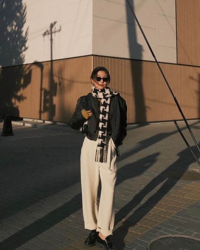 Chị em đừng mặc mãi quần đen, có 4 kiểu quần dài trẻ trung hơn nhiều- Ảnh 10. Chị em đừng mặc mãi quần đen, có 4 kiểu quần dài trẻ trung hơn nhiều- Ảnh 10.