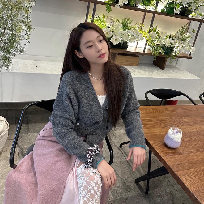 Sao Hàn luôn mặc đồ đơn giản nhưng rất sang, tất cả là nhờ 5 item- Ảnh 9. Sao Hàn luôn mặc đồ đơn giản nhưng rất sang, tất cả là nhờ 5 item- Ảnh 9.