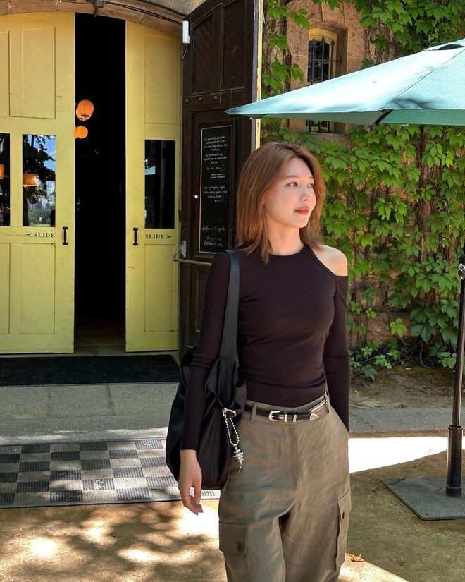 Sao Hàn luôn mặc đồ đơn giản nhưng rất sang, tất cả là nhờ 5 item- Ảnh 5. Sao Hàn luôn mặc đồ đơn giản nhưng rất sang, tất cả là nhờ 5 item- Ảnh 5.