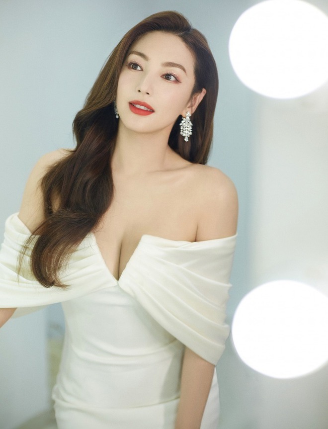 Lưu Diệc Phi "ngã vào lưới tình" của mỹ nam kém 9 tuổi tai tiếng nhất Cbiz?- Ảnh 7. Lưu Diệc Phi "ngã vào lưới tình" của mỹ nam kém 9 tuổi tai tiếng nhất Cbiz?- Ảnh 7.