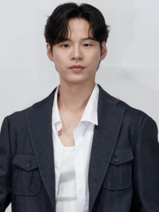 Ngôi sao tệ nhất 2025: Kim Soo Hyun!- Ảnh 2. Ngôi sao tệ nhất 2025: Kim Soo Hyun!- Ảnh 2.