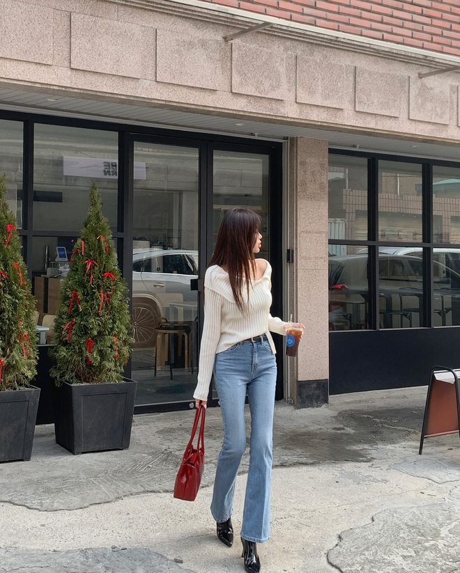 4 mẫu áo mùa lạnh đơn giản nhưng mặc với quần jeans lại cực đẹp- Ảnh 4.