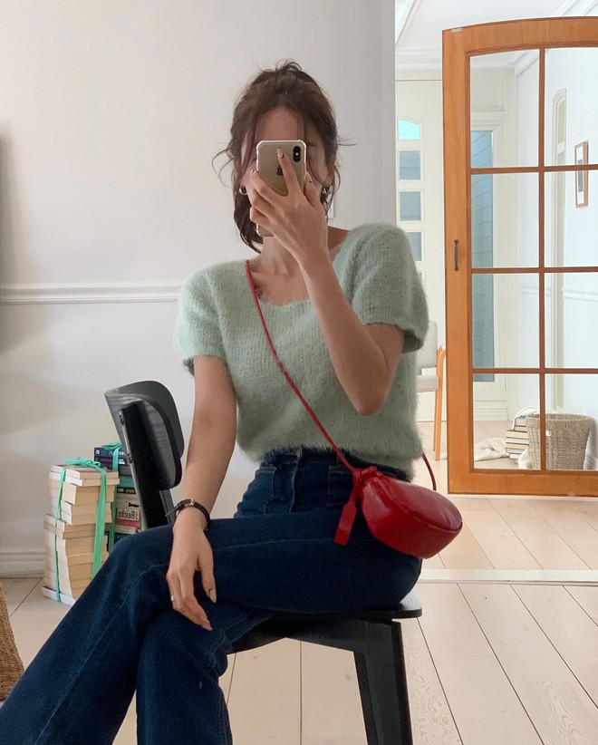 4 mẫu áo mùa lạnh đơn giản nhưng mặc với quần jeans lại cực đẹp- Ảnh 2.