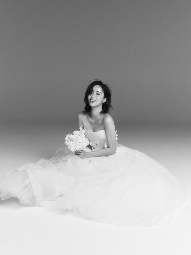 Chị Đẹp trong nhóm nhạc tuổi thơ lên xe hoa thật rồi, còn cầm hoa cưới đắt nhất thế giới- Ảnh 6. Chị Đẹp trong nhóm nhạc tuổi thơ lên xe hoa thật rồi, còn cầm hoa cưới đắt nhất thế giới- Ảnh 6.