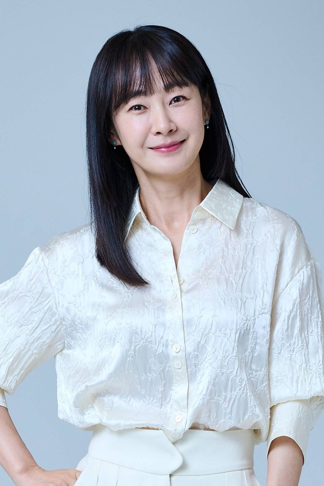 Minh tinh 50 tuổi đẹp tới mức khiến "hồng hài nhi" kém 17 tuổi theo đuổi si mê- Ảnh 6. Minh tinh 50 tuổi đẹp tới mức khiến "hồng hài nhi" kém 17 tuổi theo đuổi si mê- Ảnh 6.