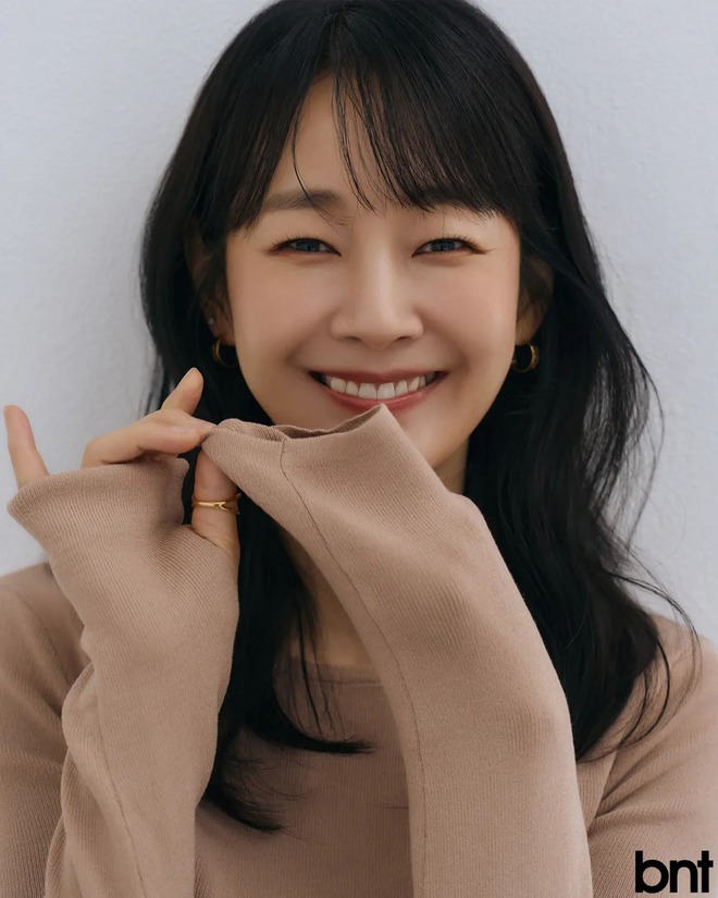 Minh tinh 50 tuổi đẹp tới mức khiến "hồng hài nhi" kém 17 tuổi theo đuổi si mê- Ảnh 3. Minh tinh 50 tuổi đẹp tới mức khiến "hồng hài nhi" kém 17 tuổi theo đuổi si mê- Ảnh 3.