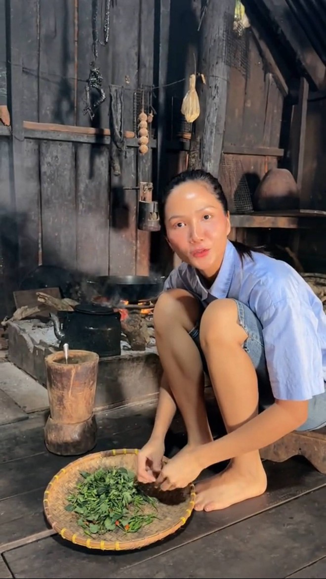 H’Hen Niê và Siu Black có một điểm chung- Ảnh 8. H’Hen Niê và Siu Black có một điểm chung- Ảnh 8.