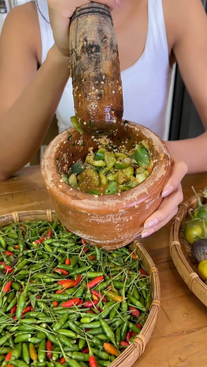 H’Hen Niê và Siu Black có một điểm chung- Ảnh 7. H’Hen Niê và Siu Black có một điểm chung- Ảnh 7.