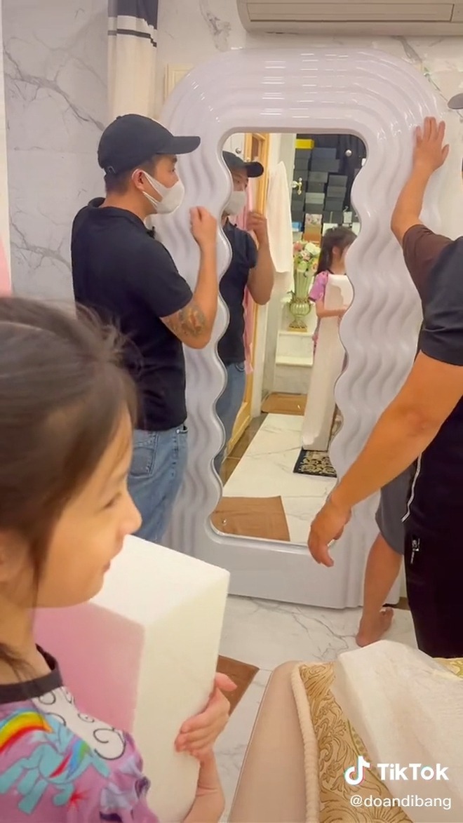 Đoàn Di Băng tiêu tiền ác- Ảnh 2. Đoàn Di Băng tiêu tiền ác- Ảnh 2.