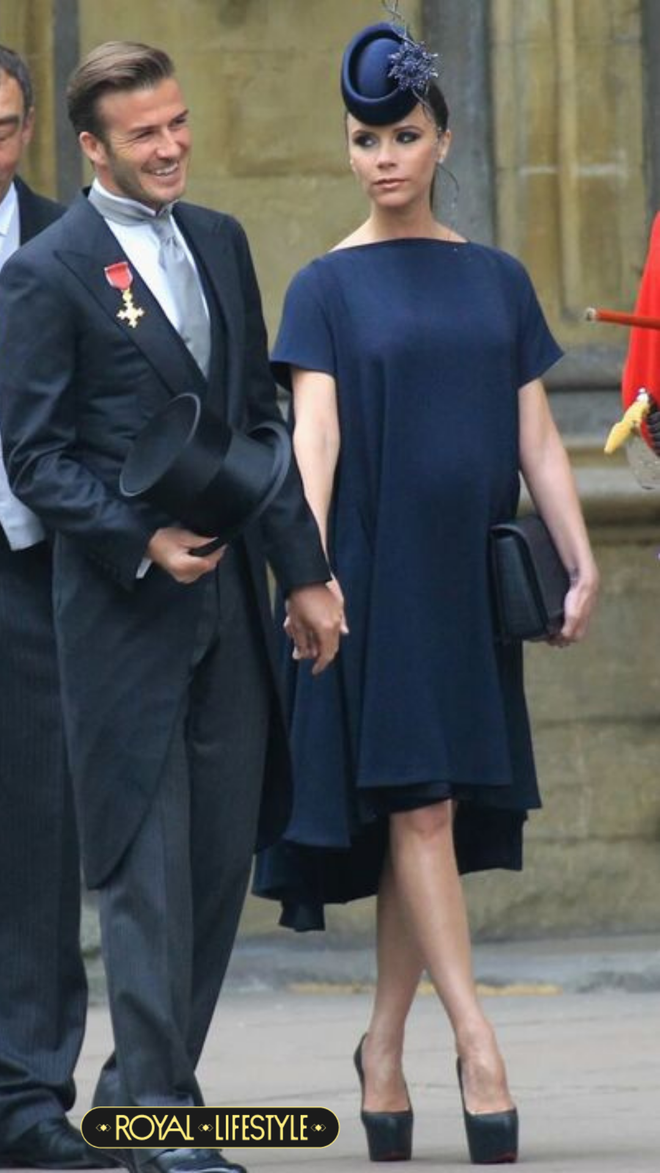 Victoria Beckham chỉ mặc một màu duy nhất khi gặp Hoàng gia và lý do khiến ai cũng phải gật gù khen thông minh!- Ảnh 2. Victoria Beckham chỉ mặc một màu duy nhất khi gặp Hoàng gia và lý do khiến ai cũng phải gật gù khen thông minh!- Ảnh 2.